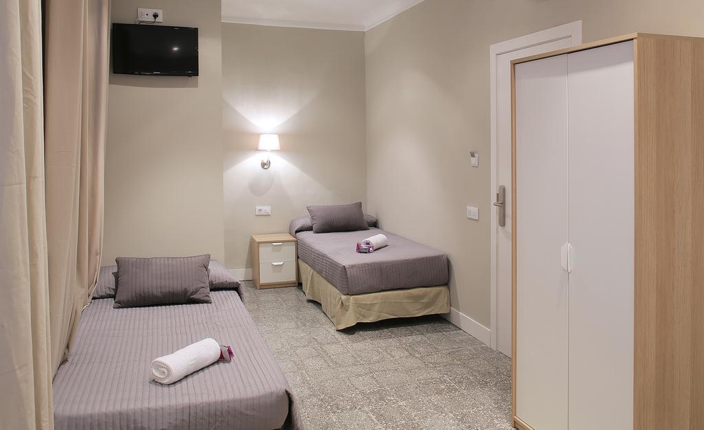 Hostal Medea - Barcelona — Zdjęcia 1